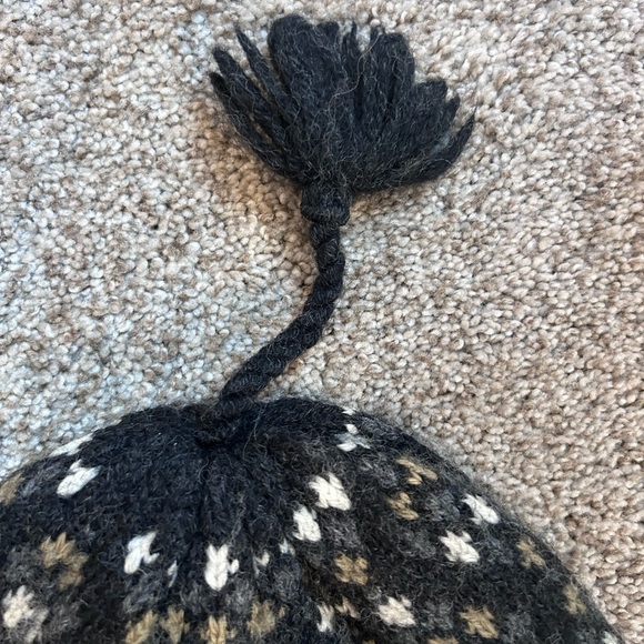 Turtle Fur Wool Hat with Pom Pom. fleece Lining. Snowflakes. Skiing. Outdoor - Picture 3 of 14